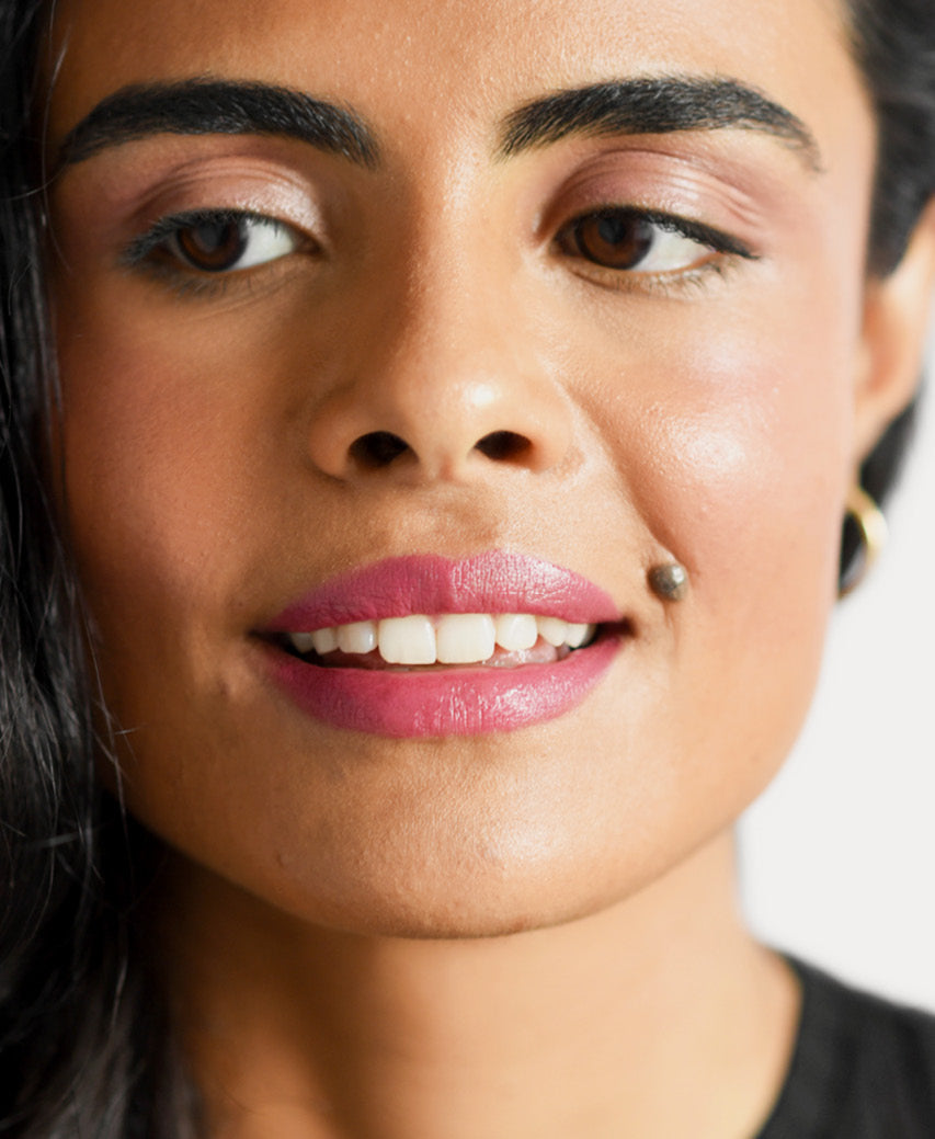 natural carrot colour pot by Ere Perez applied for hydrated colourful lips 