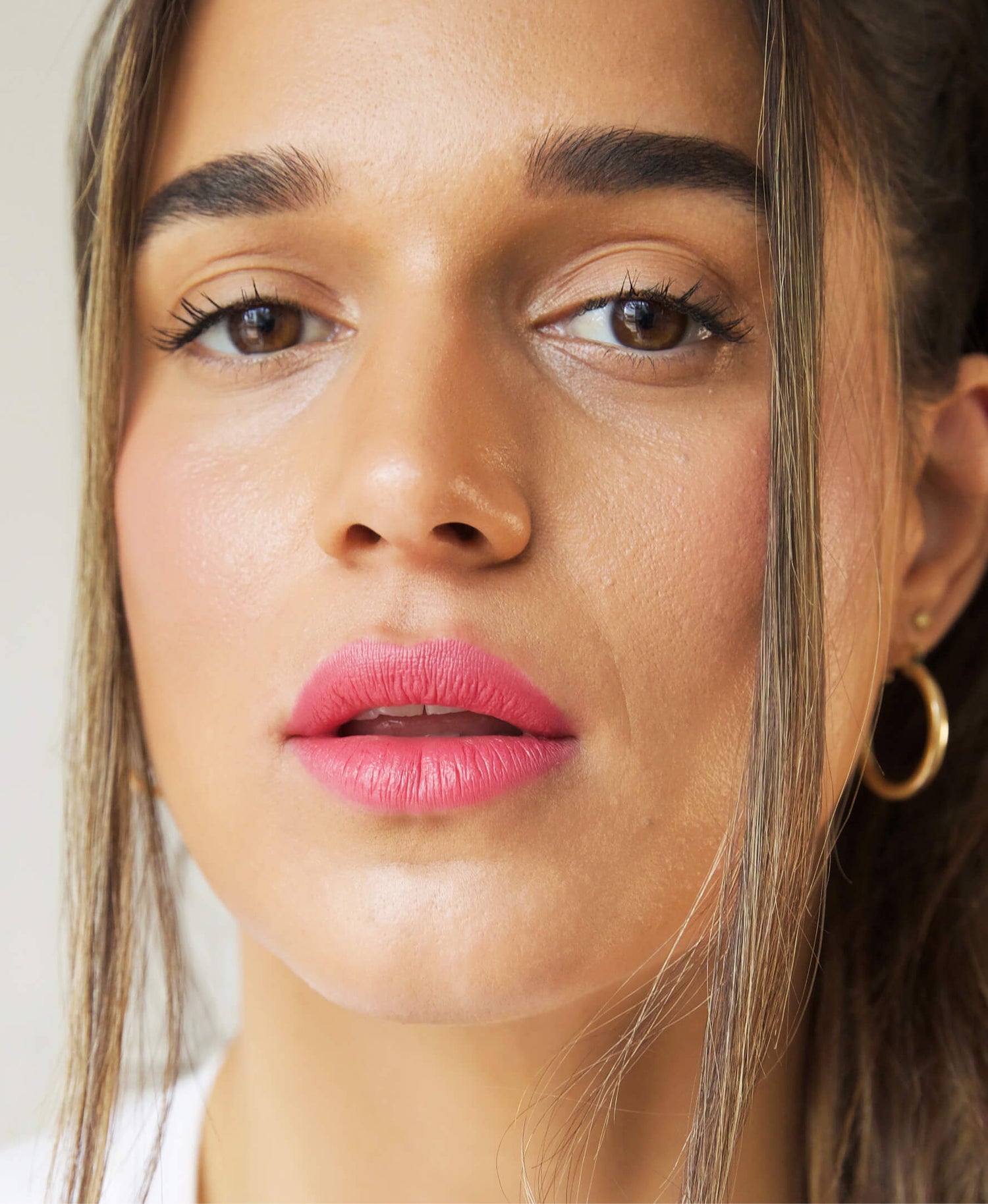 natural coco crayon by Ere Perez applied on skin for gentle vivid colour 