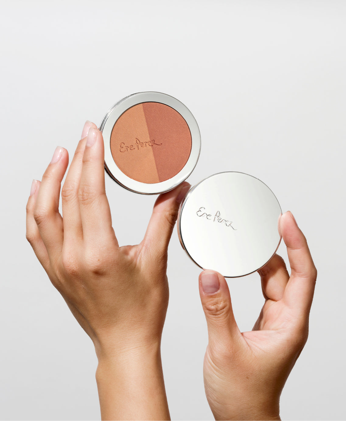Eco-friendly pot of rice powder bronzer in it&
