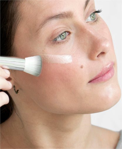 cruelty free eco vegan multipurpose brush Ere Perez used on skin for full soft application